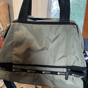 Lesportsac midsize bag with padded bottom